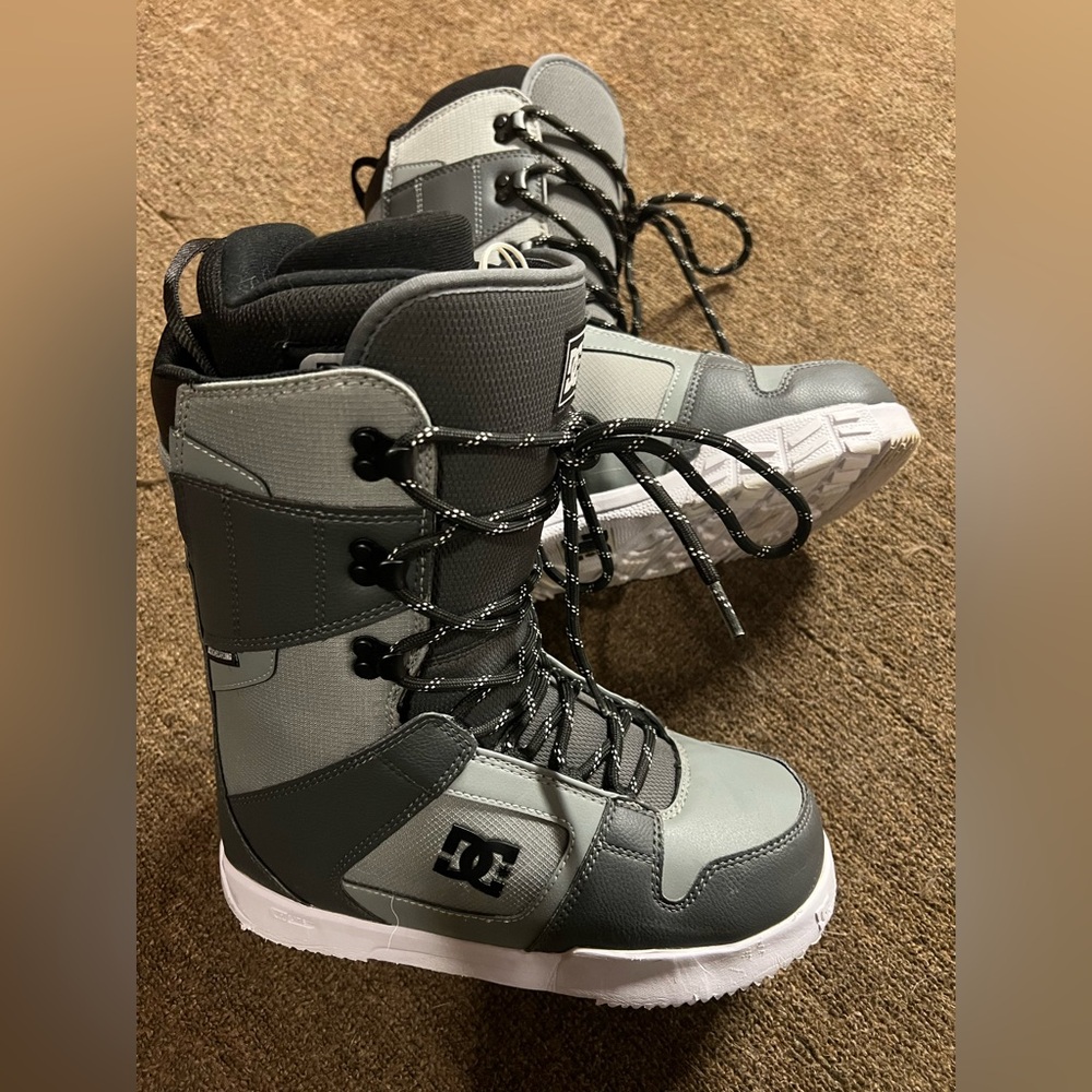DC Phase 2022 lace up Snowboard Boots in Gray and Black size 7